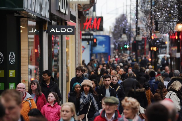 Holiday shoppers on Oxford Street in London. (Dan Kitwood/Getty Images)