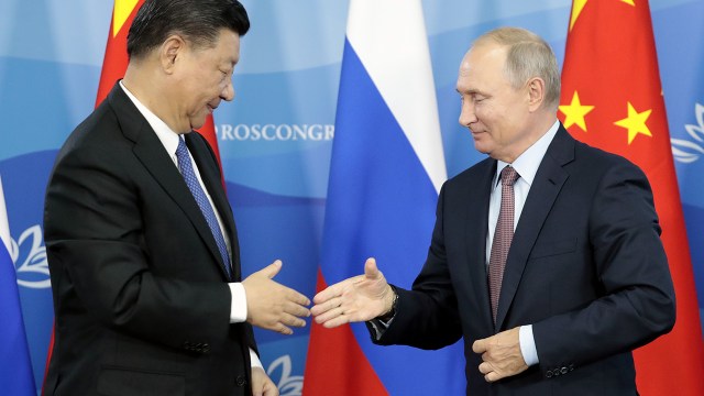 Photo showing Russian President Vladimir Putin and Chinese President Xi Jinping shaking hands during the Eastern Economic Forum in Russia in September 2018. (Credit: Sergei Chirikov/AFP via Getty Images)