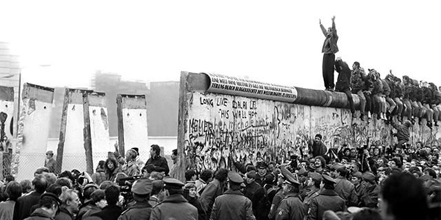 Berlin Wall's fall marked the end of the Cold War for the American public | Pew Research Center