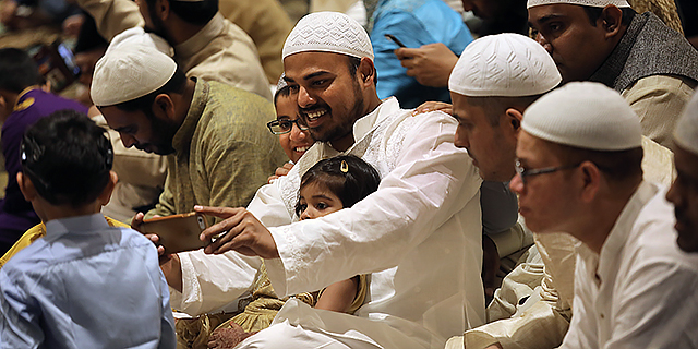 Muslims at a 2017 prayer service celebrating Eid al-Fitr, a holiday that marks the end of Ramadan. (John Moore/Getty Images)