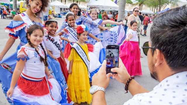 Miami, Junta Hispania Hispanic Festival, beauty pageant contestants