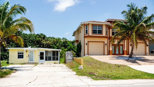 Houses in Naples, Florida. (Jeffrey Greenberg/Education Images/Universal Images Group via Getty Images)