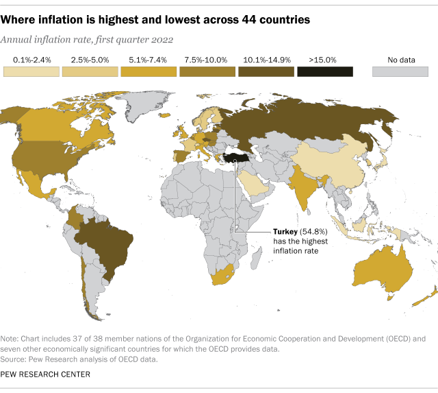 Ένας χάρτης που δείχνει τα υψηλότερα και τα χαμηλότερα ποσοστά πληθωρισμού σε 44 χώρες