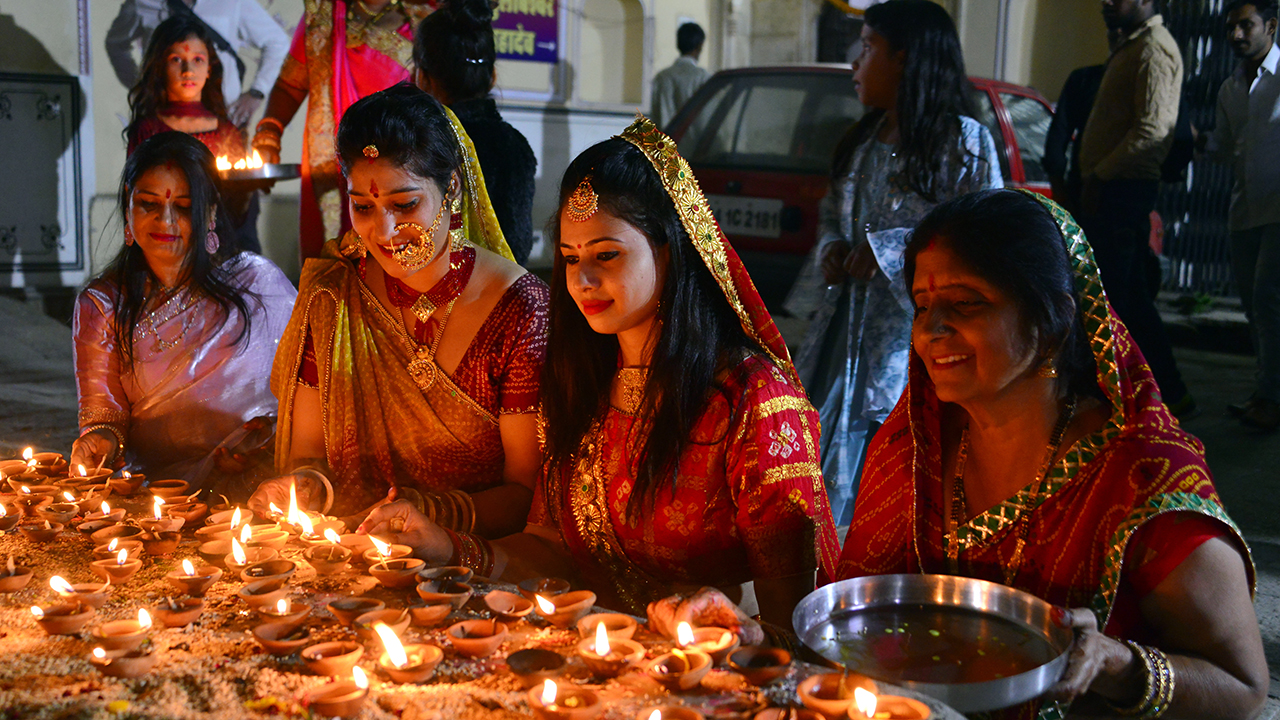 1280px x 720px - 7 facts about Hindus around the world | Pew Research Center
