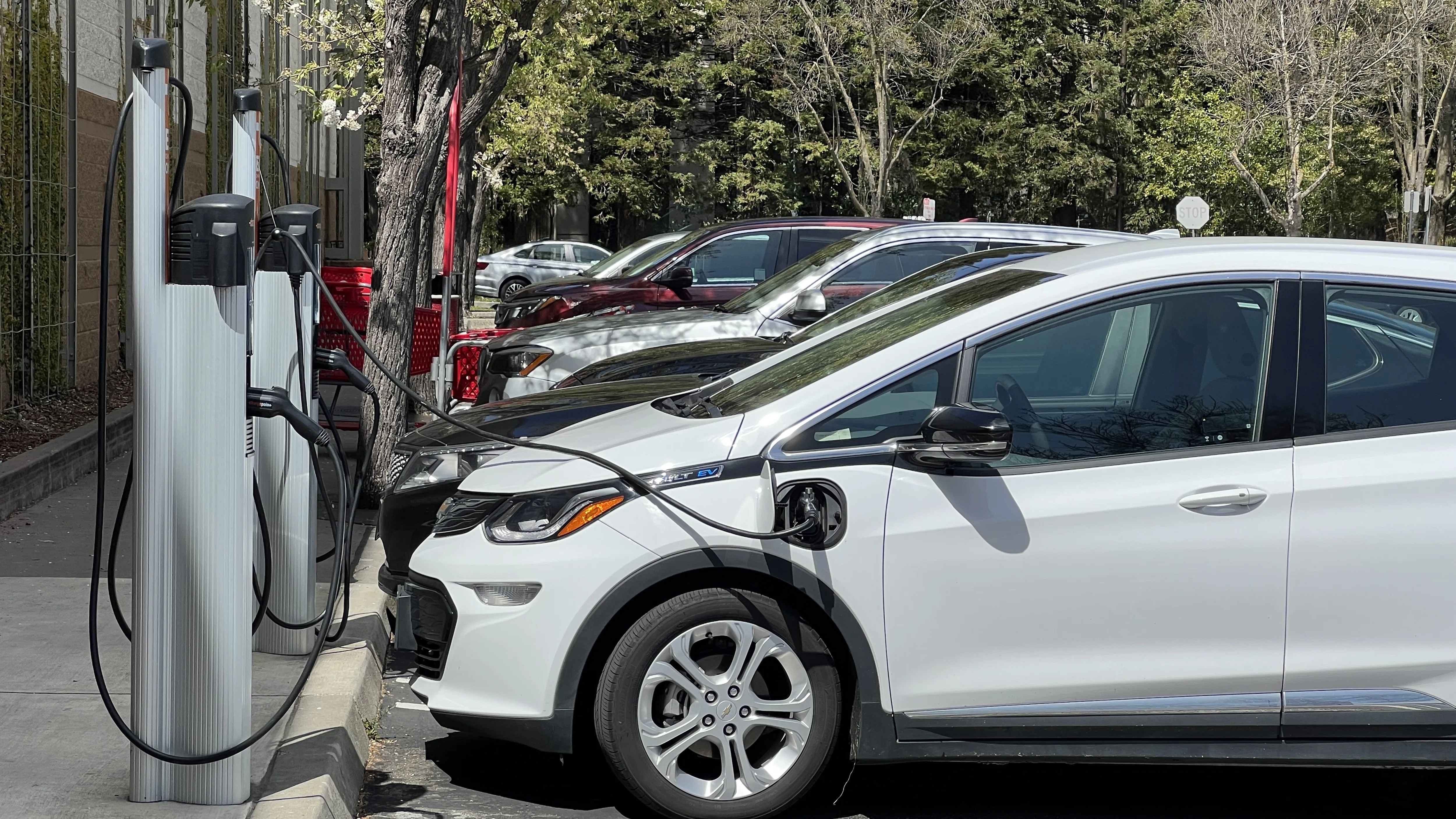 First 'ultra-fast' electric car charging station comes online in