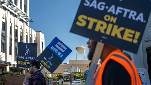 Workers in a SAG-AFTRA picket line at Sony Pictures Studios in Culver City, California, on Oct. 11, 2023. (Apu Gomes/Getty Images)