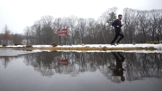 A jogger in Payson Park in Portland, Maine, on Jan. 2, 2022. (Derek Davis/Portland Press Herald via Getty Images)