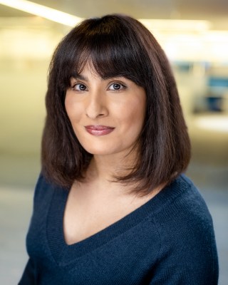 Download Nida Asheer's photo