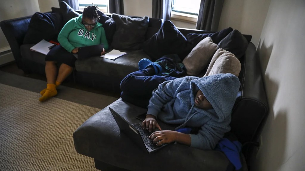 What we know about online learning and the homework gap amid the pandemic