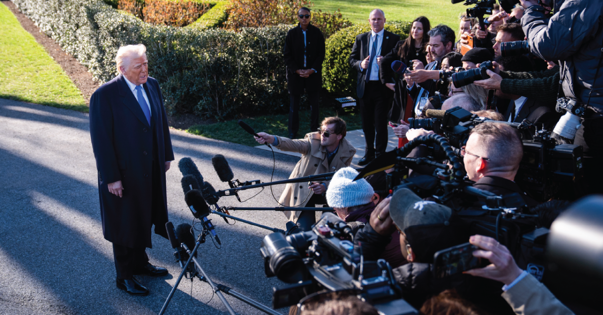 トランプ政権に関するニュース：ほとんどのアメリカ人はそれに従うと言っています