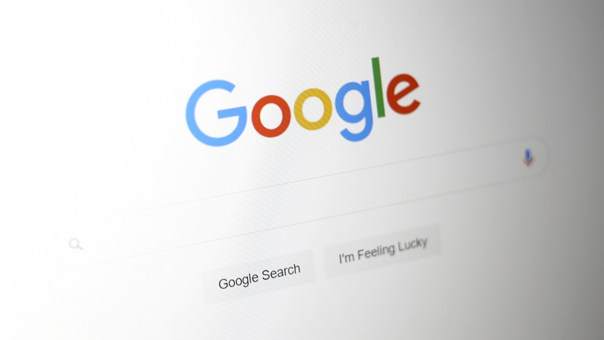 Pew Research Centerのレポートを示すヘッダー画像。Google検索結果にAI要約が表示された場合のリンククリック率（CTR）低下に関する分析記事の文脈に適したビジュアル。